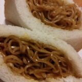 簡単☆朝ごパン☆食パンに挟むだけ焼きそばパン